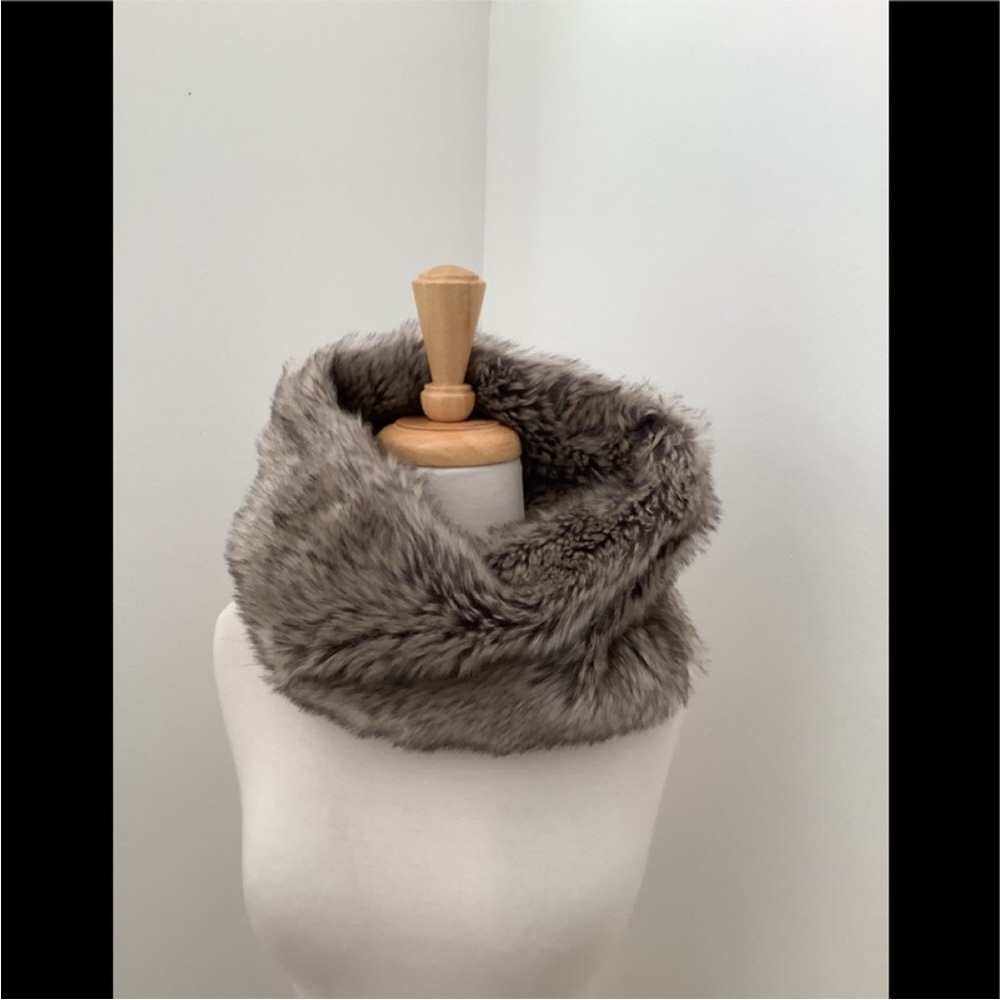 MARK & GRAHAM FAUX FUR GATOR-NEVER WORN IN BOX